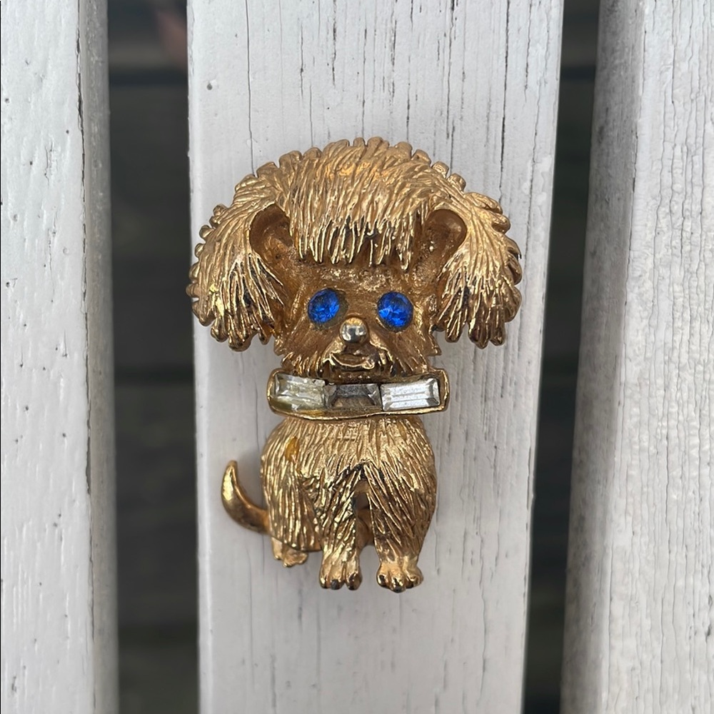 ⚜️Vintage Gold Dog Brooch with Blue Eyes!